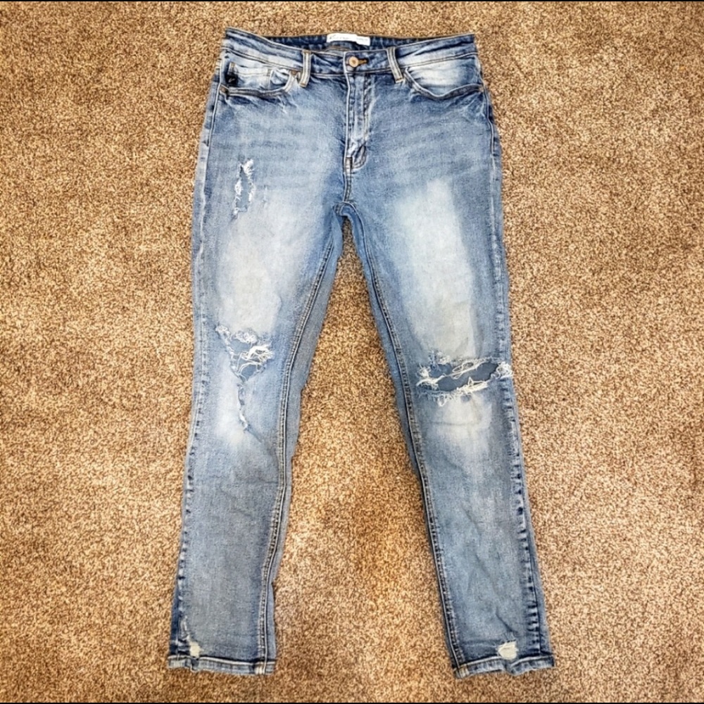 Kancan stretchy distressed denim jeans size 28 in excellent condition